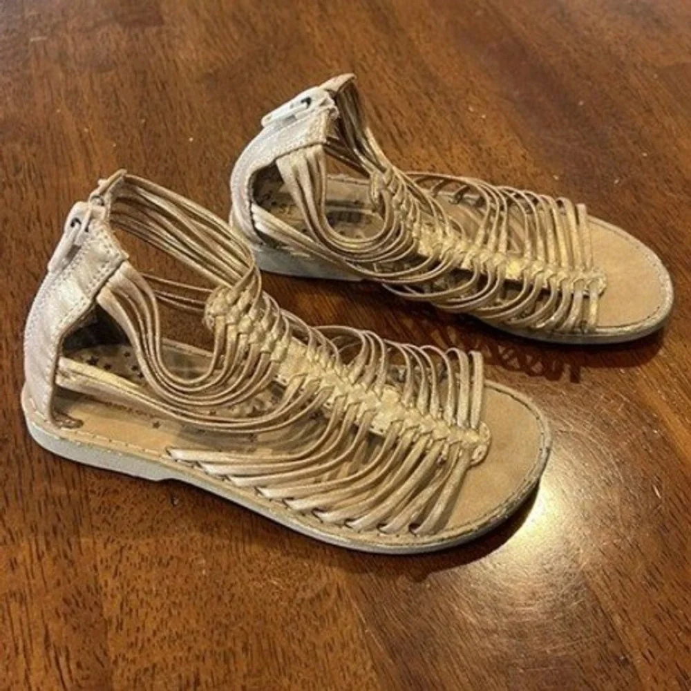 Seychelles Gladiator Sandals Strappy Metallic Gold‎ Back Zipper Closure Youth 10